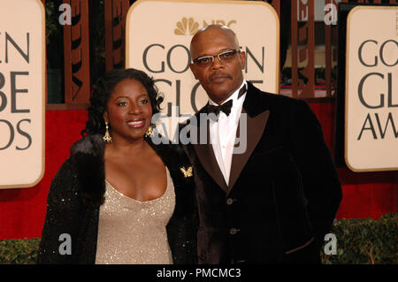 Les arrivées à la 'Golden Globe Awards - 62e' Samuel L. Jackson avec femme LaTanya Richardson 1-16-2005 Référence #  1080 074PLX pour un usage éditorial uniquement - Banque D'Images