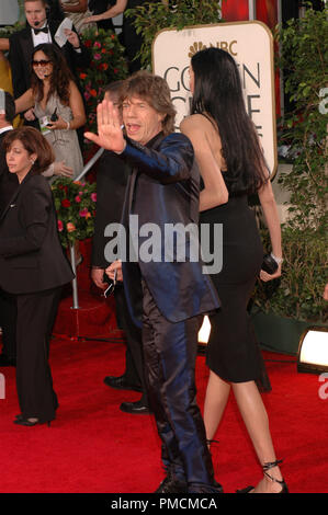 Les arrivées à la 'Golden Globe Awards - 62e' Mick Jagger 1-16-2005 Référence #  1080 107PLX pour un usage éditorial uniquement - Banque D'Images