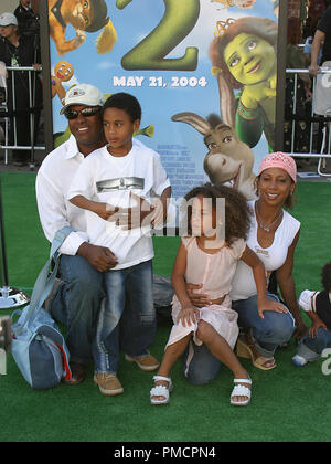 'Hrærek 2' Premiere 5/08/2004 Holly Robinson Peete, mari Rodney, sa fille Elizabeth et son fils Ryan Rodney Jackson Photo de Joseph Martinez - Tous droits réservés référence #  21809 0109PLX pour un usage éditorial uniquement - Banque D'Images