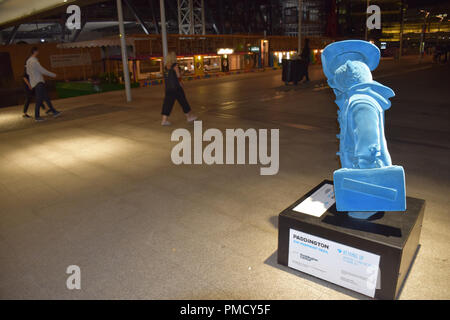 L'ours Paddington statue par le canal près de la gare de Paddington, Londres UK Août 2018 Banque D'Images