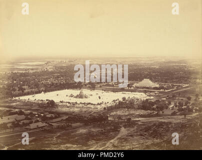 Vue générale de la colline de Mandalay Mandalay montrant les 450 pagodes et de l'Incomparable pagode. Date/période : 1887 - 1895. L'impression. Épreuve à l'argent. Hauteur : 197 mm (7,75 in) ; Largeur : 267 mm (10.51 in). Auteur : Felice Beato. Banque D'Images