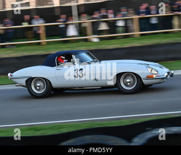 Jon Minshaw, Phil Keen, Jaguar E-Type, Kinrara, Trophée GT cockpit fermé, Goodwood Revival 2018, septembre 2018, automobiles, voitures, contrôle du circuit racin Banque D'Images