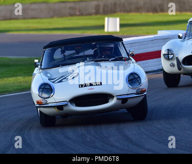 Nigel Greensall, Chris Milner, Jaguar E-Type, Kinrara, Trophée GT cockpit fermé, Goodwood Revival 2018, septembre 2018, automobiles, voitures, circui Banque D'Images