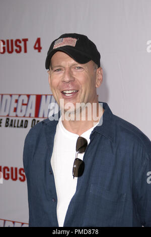 Talladega Nights : The Legend of Ricky Bobby (création) Bruce Willis 07-26-2006 / Mann's Grauman Chinese Theatre / Hollywood, CA / Columbia Pictures / Photo par Joseph Martinez - Tous droits réservés référence #  22794 0057PLX pour un usage éditorial uniquement - Banque D'Images