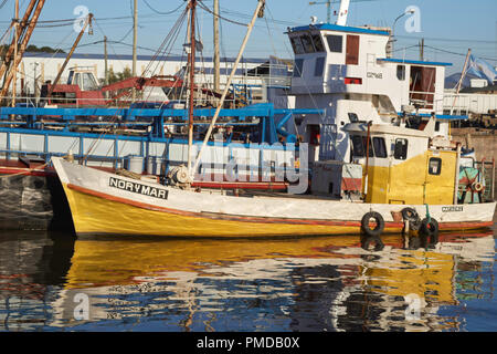 Les navires de charge dans le 'Puerto de Frutos' de El Tigre, l'ancien marché de fruits port près de Buenos Aires, Argentine Banque D'Images