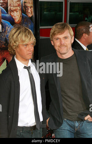 "Leatherheads" Premiere Rick Schroder, Luc Schroder 3-31-2008 / Grauman's Chinese Theatre / Hollywood, CA / Universal / Photo par Joseph Martinez référence #  23432 Fichier 0077PLX pour un usage éditorial uniquement - Tous droits réservés Banque D'Images