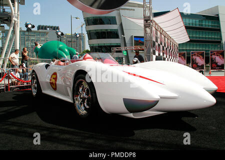 Le « Speed Racer' Premiere Mach 5 race car 4-26-2008 / Nokia Theatre / Los Angeles, CA / Warner Brothers / Photo par Joseph Martinez référence #  23503 Fichier 0008JM pour un usage éditorial uniquement - Banque D'Images