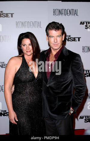 'Après le coucher du soleil' Premiere Keely Shaye Smith, Pierce Brosnan 11-04-2004 Photo de Joseph Martinez / PictureLux 21990 Numéro de référence de dossier 0037-picturelux pour un usage éditorial uniquement - Tous droits réservés Banque D'Images