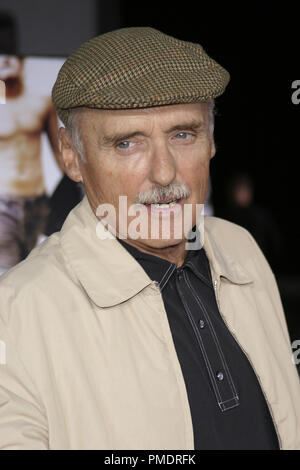 'Les Seigneurs de Dogtown" (Création) Dennis Hopper 05-24-2005 / le Grauman's Chinese Theatre / Hollywood, CA Photo par Joseph Martinez - Tous droits réservés référence #  22371 0031PLX pour un usage éditorial uniquement - Tous droits réservés Banque D'Images