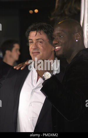 "Rocky Balboa" (Création) Sylvester Stallone, Antonio Tarver 12-13-2006 / le Grauman's Chinese Theatre / Hollywood, CA / MGM / Photo par Joseph Martinez - Tous droits réservés référence #  22879 0081PLX pour un usage éditorial uniquement - Banque D'Images