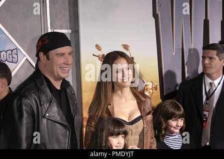 Wild Hogs (création) John Travolta, Ella Bleu Travolta, Kelly Preston, 2-28-2007 / El Capitan Theatre / Hollywood, CA / Touchstone Pictures / Photo par Joseph Martinez - Tous droits réservés référence #  22938 0038PLX pour un usage éditorial uniquement - Banque D'Images