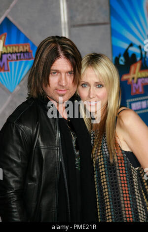 'Hannah Montana & Miley Cyrus : Meilleur des Deux Mondes' Concert Tour Premiere Billy Ray Cyrus, Leticia Cyrus 1-17-2008 / El Capitan Theatre / Walt Disney Pictures / Hollywood, CA / Photo par Joseph Martinez référence #  23332 Fichier 0075PLX pour un usage éditorial uniquement - Tous droits réservés Banque D'Images