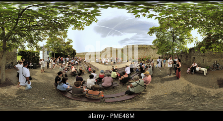 Vue panoramique à 360° de Danse Breton Fete des Filets Bleus Concarneau Bretagne France