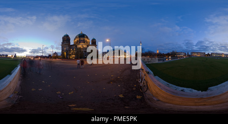 Vue panoramique à 360° de Berlin, près de la cathédrale au coucher du soleil