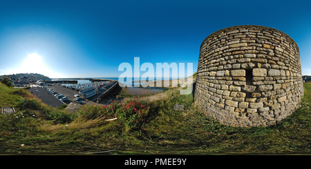 Vue panoramique à 360° de Port-en-Bessin-Huppain : vue sur la ville et le port depuis le mur de la Cabane Vauban