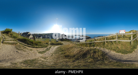 Vue panoramique à 360° de La montée vers le Mont Castel à Port-en-Bessin-Huppain - France