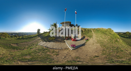 Vue panoramique à 360° de Mémorial sur le Mont Castel à Port-en-Bessin-Huppain - France