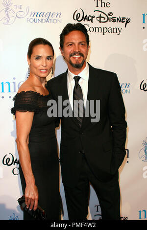 Talisa Soto et Benjamin Bratt au 24e Imagen Awards. Tenue des arrivées à l'hôtel Beverly Hilton à Beverly Hills, Californie le 21 août 2009. Photo par PictureLux 30062 Numéro de référence de dossier 27PLX pour un usage éditorial uniquement - Tous droits réservés Banque D'Images