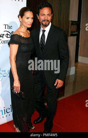 Talisa Soto et Benjamin Bratt au 24e Imagen Awards. Tenue des arrivées à l'hôtel Beverly Hilton à Beverly Hills, Californie le 21 août 2009. Photo par PictureLux 30062 Numéro de référence de dossier 28PLX pour un usage éditorial uniquement - Tous droits réservés Banque D'Images