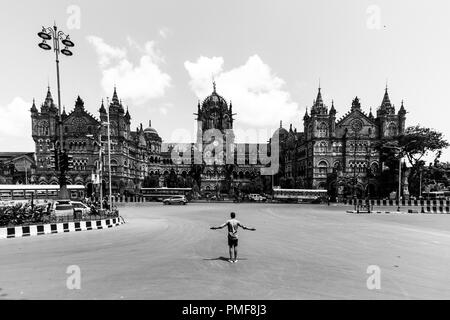 Chhatrapati Shivaji Maharaj Terminus à Mumbai, anciennement connu sous le nom de Victoria Terminus, est une gare ferroviaire historique et un site classé au patrimoine mondial de l'UNESCO. Banque D'Images