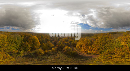 Vue panoramique à 360° de 3 L'été indien des montagnes Mecsek