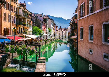 7 août 2018, Annecy France : Annecy vieille ville paysage urbain et vue sur la rivière Thiou et pont Banque D'Images