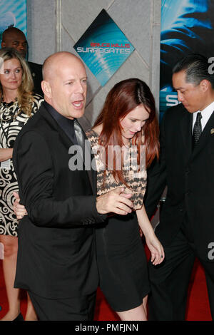 Bruce Willis et sa fille Rumer Willis à Touchstone Pictures' 'Séléments auxiliaires' Premiere. Arrivants tenue au El Capitan Theatre à Hollywood, CA, le 24 septembre 2009. Photo par : Joseph Martinez / PictureLux 30078 Numéro de référence de dossier 70JM pour un usage éditorial uniquement - Banque D'Images