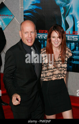 Bruce Willis et sa fille Rumer Willis à Touchstone Pictures' 'Séléments auxiliaires' Premiere. Arrivants tenue au El Capitan Theatre à Hollywood, CA, le 24 septembre 2009. Photo par : Joseph Martinez / PictureLux 30078 Numéro de référence de dossier 71JM pour un usage éditorial uniquement - Banque D'Images