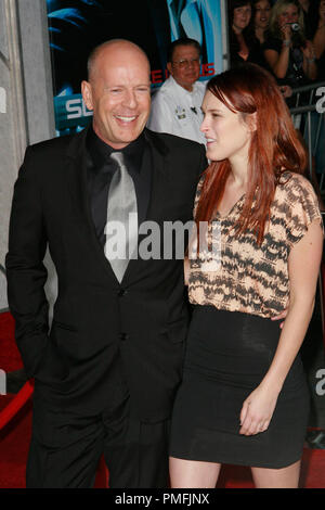 Bruce Willis et sa fille Rumer Willis à Touchstone Pictures' 'Séléments auxiliaires' Premiere. Arrivants tenue au El Capitan Theatre à Hollywood, CA, le 24 septembre 2009. Photo par : Joseph Martinez / PictureLux 30078 Numéro de référence de dossier 75JM pour un usage éditorial uniquement - Banque D'Images