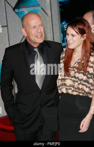 Bruce Willis et sa fille Rumer Willis à Touchstone Pictures' 'Séléments auxiliaires' Premiere. Arrivants tenue au El Capitan Theatre à Hollywood, CA, le 24 septembre 2009. Photo par : Joseph Martinez / PictureLux 30078 Numéro de référence de dossier 76JM pour un usage éditorial uniquement - Banque D'Images