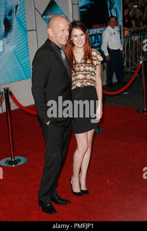 Bruce Willis et sa fille Rumer Willis à Touchstone Pictures' 'Séléments auxiliaires' Premiere. Arrivants tenue au El Capitan Theatre à Hollywood, CA, le 24 septembre 2009. Photo par : Joseph Martinez / PictureLux 30078 Numéro de référence de dossier 77JM pour un usage éditorial uniquement - Banque D'Images