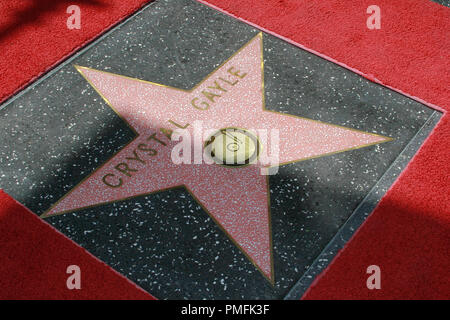 Crystal Gayle's étoile sur le Hollywood Walk of Fame sur Vine Street près de Sunset Boulevard à Hollywood, CA, le 2 octobre 2009. Photo par Picturelux 30082 Numéro de référence de dossier 31PLX pour un usage éditorial uniquement - Tous droits réservés Banque D'Images