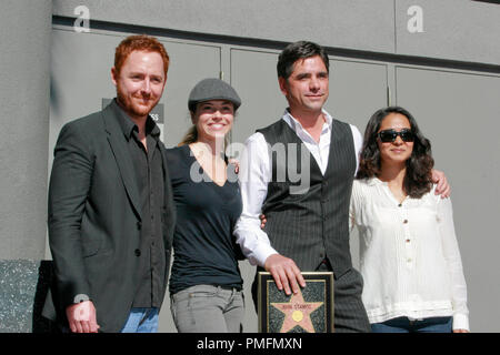 John Stamos et ER Cast, Scott Grimes, Linda Cardellini, Parminder Nagra, à la Chambre de commerce de Hollywood cérémonie en l'honneur de lui avec le 2,393ème étoile sur le Hollywood Walk of Fame sur Hollywood Boulevard à Hollywood, CA, le 16 novembre 2009. Photo par Picturelux 30102 Numéro de référence de dossier 40PLX pour un usage éditorial uniquement - Tous droits réservés Banque D'Images