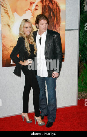 Cyrus Tish et Billy Ray Cyrus lors de la première mondiale de Touchstone Pictures' 'The Last Song'. Arrivants tenue au cinéma Arclight Hollywood à Hollywood, le 25 mars 2010. Photo © Joseph Martinez/Picturelux - Tous droits réservés. Référence #  30161 Fichier 63JM pour un usage éditorial uniquement - Banque D'Images