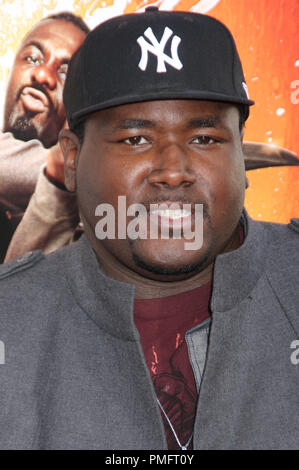 Quinton Aaron au Los Angeles Premiere des perdants au Grauman's Chinese Theatre à Hollywood, CA le Mardi, 20 avril, 2010. Photo par Pedro Ulayan 1568 Photo Presse Pacific Rim. /PictureLux 30186 Numéro de référence de dossier 040RPAC pour un usage éditorial uniquement - Tous droits réservés Banque D'Images