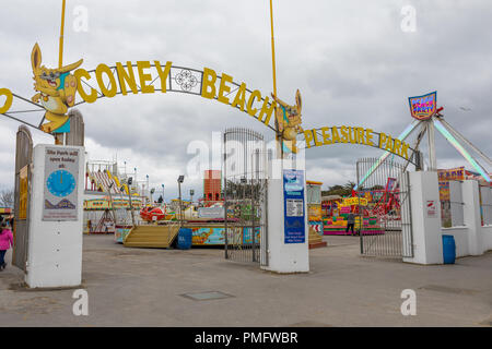 Coney Island Beach et fun fair, Porthcawl, Pays de Galles, Royaume-Uni. Banque D'Images