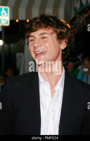 Augustus Prew lors de la première de Universal Pictures' 'Charlie St. Cloud'. Tenue des arrivées au Regency Village Theatre de Westwood, CA, le 20 juillet 2010. Photo par Joseph Martinez / PictureLux 30345 Numéro de référence de dossier 114PLX pour un usage éditorial uniquement - Tous droits réservés Banque D'Images