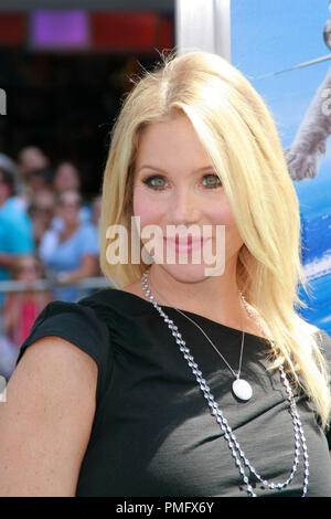 Christina Applegate lors de la première mondiale de Warner Bros Pictures' 'Cats & Dogs : The Revenge of Kitty Galore'. Arrivants tenue au Grauman's Chinese Theatre à Hollywood, CA, 25 juillet 2010. Photo par Joseph Martinez / PictureLux 30355 Numéro de référence de dossier 034PLX pour un usage éditorial uniquement - Tous droits réservés Banque D'Images