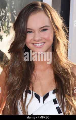 Madeline Carroll au Los Angeles premiere de 'Inversé' tenue à l'Cinerama Dome d'Hollywood, CA le lundi 26 juillet, 2010. Photo par Pedro Ulayan Pacific Rim de référence de dossier de presse Photo 30357 048PLX pour un usage éditorial uniquement - Tous droits réservés Banque D'Images