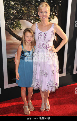 Penelope Ann Miller & fille Eloisa au Los Angeles Premiere de 'Inversé' tenue à l'ArcLight Cinemas Cinerama Dome d'Hollywood, CA. L'événement a eu lieu le lundi, 26 juillet 2010. Photo par RPAC Photo Presse Pacific Rim. Référence #  30357 Fichier 074PLX pour un usage éditorial uniquement - Tous droits réservés Banque D'Images