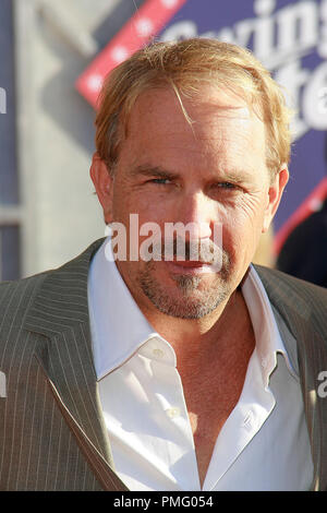 Swing Vote Premiere Kevin Costner 7-24-2008 / El Capitan Theatre / Hollywood, CA / Touchstone Pictures / Photo par Joseph Martinez référence #  23573 Fichier 0011JM pour un usage éditorial uniquement - Banque D'Images