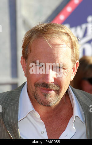 'Swing Vote' Premiere Kevin Costner 7-24-2008 / El Capitan Theatre / Hollywood, CA / Touchstone Pictures / Photo par Joseph Martinez référence #  23573 Fichier 0012JM pour un usage éditorial uniquement - Banque D'Images