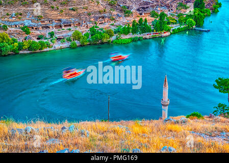 Vue paysage de la vieille ville,Halfeti submergée sous eaux du barrage de Birecik à Sanliurfa, en Turquie. Banque D'Images