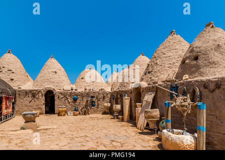 Avis de ruche traditionnel en brique de boue maisons du désert à Sanliurfa, en Turquie Banque D'Images