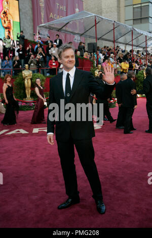 L'Academy of Motion Picture Arts and Sciences Sociales présente Oscar Academy Award Winner et présentateur Tim Robbins arrive à la 77e annuelle des Academy Awards au Kodak Theatre à Hollywood, CA le Dimanche, Février 27, 2005. Référence de fichier #  29997 055 pour un usage éditorial uniquement - Tous droits réservés Banque D'Images