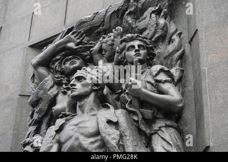 Pologne Varsovie les héros du Ghetto Juif monument mémorial honore les combattants de l'insurrection du Ghetto de 1943 Banque D'Images