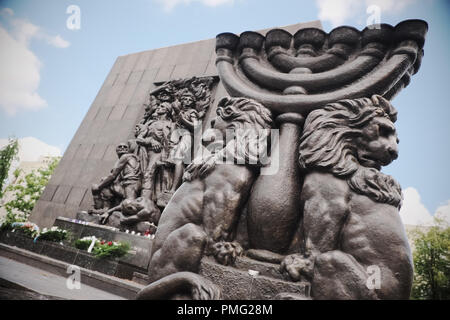 Pologne Varsovie les héros du Ghetto Juif monument mémorial honore les combattants de l'insurrection du Ghetto de 1943 Banque D'Images