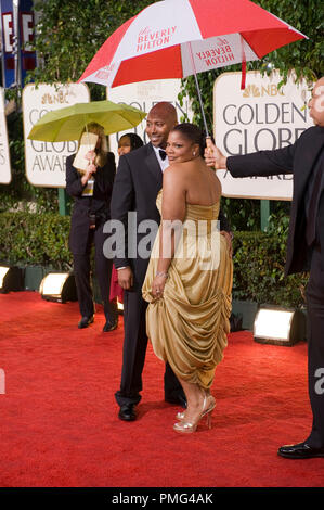 Nommé pour la meilleure interprétation féminine DANS UN RÔLE DE SOUTIEN DANS UN FILM pour son rôle dans "Precious : Basé sur le roman pousser par Sapphire" l'actrice Mo'nique avec l'acteur Sidney Hicks assister à la 67e assemblée annuelle Golden Globes Awards au Beverly Hilton à Beverly Hills, CA Dimanche, 17 janvier 2010. Banque D'Images