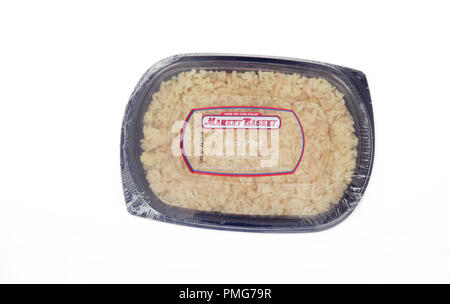 Récipient à emporter de riz pilaf préparé à partir de l'alimentation au panier du marché dans le Massachusetts USA Banque D'Images