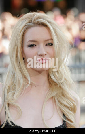 Talulah Riley à la première de Warner Brothers Pictures' 'création'. Arrivants tenue au Grauman's Chinese Theatre à Hollywood, CA, 13 juillet 2010. Photo par Joseph Martinez / PictureLux 30329 Numéro de référence de dossier 025PLX pour un usage éditorial uniquement - Tous droits réservés Banque D'Images